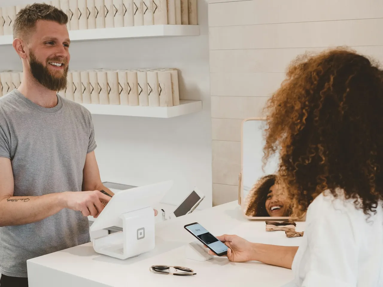 Retail checkout and payment terminal